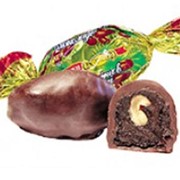 Финик с грецким орехом в шоколадной глазури фото