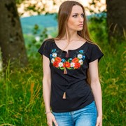 Жіноча вишита футболка “Польові квіти“ фото