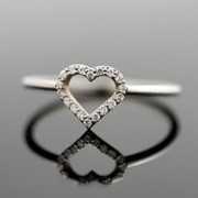 Серебряное кольцо с открытым сердцем от WickerRing фотография