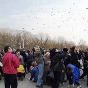 Запуск конфетти с надписью, логотипом или текстом поздравления фотография