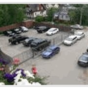 Частная охраняемая парковка автотранспорта при отеле Вест фото