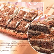 Шоколадно-бисквитное пирожное Кучеряшка, пропитанное коньяком с начинкой вареного сгущенного молока фото