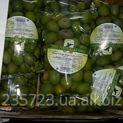 Оливки зеленые и черные фасованые фото