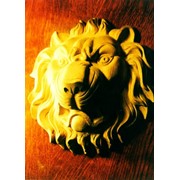 Голова льва. Накладной резной элемент для декорирования наружных дверей. фото