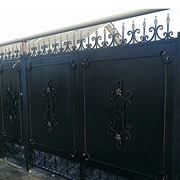 Ворота листовые с элементами художественной ковки фото