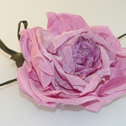 Брошь-цветок из ткани. Роза фотография