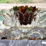 Ледяная скульптура Подставка под фрукты фото