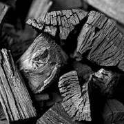 Горючий древесный уголь фото