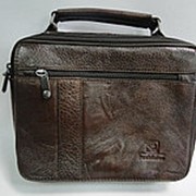 Мужская сумка из кожи на ручке с молнией на клапане фото