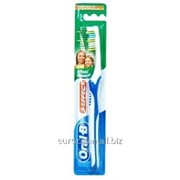 Зубная щетка Oral-B 3-Effect Maxi Clean , средняя жесткость