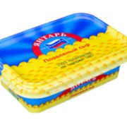Плавленый сыр пастообразный в пластиковом контейнере к завтраку Янтарный фото