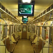 Размещение рекламы на мониторах в вагонах метрополитена фото