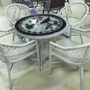 Комплект стол со стульями из искусственного ротанга фотография