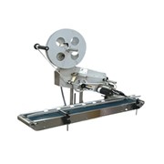 Этикетировочная машина (автомат) для нанесения самоклеющихся этикеток на любые плоские горизонтальные поверхности фото
