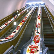 Размещение рекламы на эскалаторах метрополитена фото