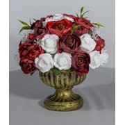 Золотая ваза из мыла ароматная с красными цветами фото
