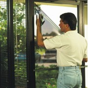 Бронирование стекол, установка защитной, антивандальной пленки на окна фото