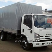 Автомобиль грузовой Isuzu NPR75K c бортом и тентом: фотография