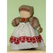 Кукла с бусами из янтаря фото