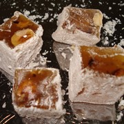 Рахат-лукум с орехами фундук с сахарной пудре