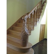 Проектирование и монтаж деревьевянных лестниц из массива, обшивка металлических или бетонных конструкций фото