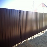 Забор из металлопрофиля (профнастила) фото