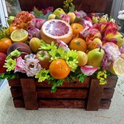 Ящик цветы и фрукты фото