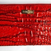 Кожаный женский кошелек на молнии Valenta красный лаковый кроко фото