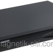 16-канальный сетевой видеорегистратор Hikvision DS-7616NI-E2/8P