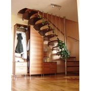 Лестницы комбинированные Г-образная в плане с деревянными проступями и комплектующими из нержавеющей стали. фото