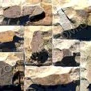 Плитка рустованная (сколотая) из натурального камня песчаника для облицовки стен Плато 2, код С35