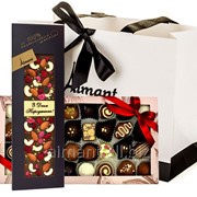 Подарок “Премиум“ ( конфеты, шоколад и красивый пакет) фотография