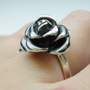 Серебряное кольцо “Роза“ фото