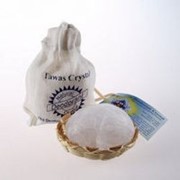 Натуральный кристаллический дезодорант (Tawas Crystal) в бамбуковой корзинке и хлопчато-бумажном мешочке (120 г) фото