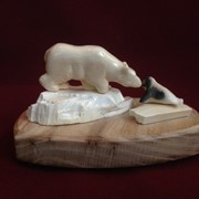 Фигуры из кости - бивня мамонта Медведь и тюлень