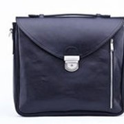 Вертикальный черный кожаный портфель с органайзером на задней стенке фото