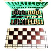 Шахи в дерев'яній коробці фотография