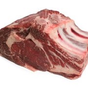Лопаточная часть на кости из мяса говядины фотография