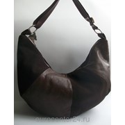 Стильная вместительная коричневая сумка фотография