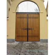 Ворота деревянные с коваными вставками