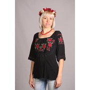 Шикарная женская блуза, с богатой вышивкой по рукавам и мережкой ручной работы по низу изделия и на груди фотография
