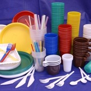 Одноразовая посуда (стаканы, тарелки, вилки, ножи, зубочистки, наборы одноразовой посуды др.) фотография