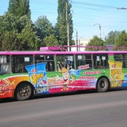 Реклама на общественном транспорте фотография