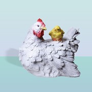 Садовая скульптура Курица с цыпленком фото