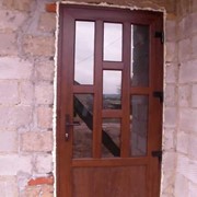 Двери из металлопластика цвета ореха
