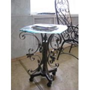 Кованый кручёный стол со стеклянной столешницей МБ-002