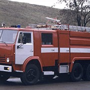 Автоцистерна пожарная АЦ-20(53211) мод. 240.02 предназначена для доставки к месту пожара боевого расчета, средств пожаротушения, пожарно-технического вооружения (ПТВ) и служит для тушения пожаров в высотных сооружениях водой и воздушно-механической пеной фото