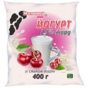 Йогурт со вкусом вишни 2,5% жирности фото