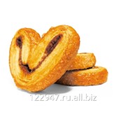 Слоёное печенье в форме “уши“ “сердечко“ с корицей, с сахаром, с маком. фотография