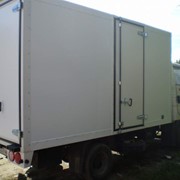 Изотермический фургон с боковой дверью фотография